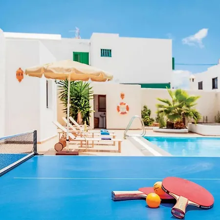 Villa Puerto Del Carmen Sleeps 6 Air Con Wifi *