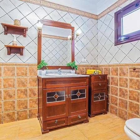 Puerto Del Carmen Sleeps 6 Air Con Wifi Villa Puerto del Carmen (Lanzarote)