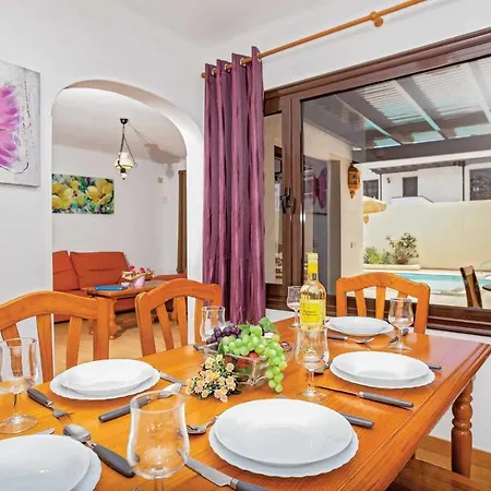 Villa Puerto Del Carmen Sleeps 6 Air Con Wifi Puerto del Carmen (Lanzarote)