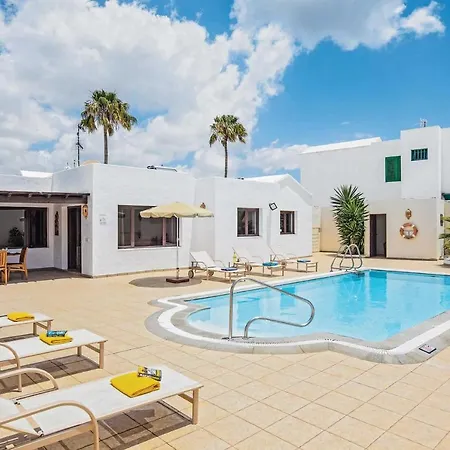 Puerto Del Carmen Sleeps 6 Air Con Wifi